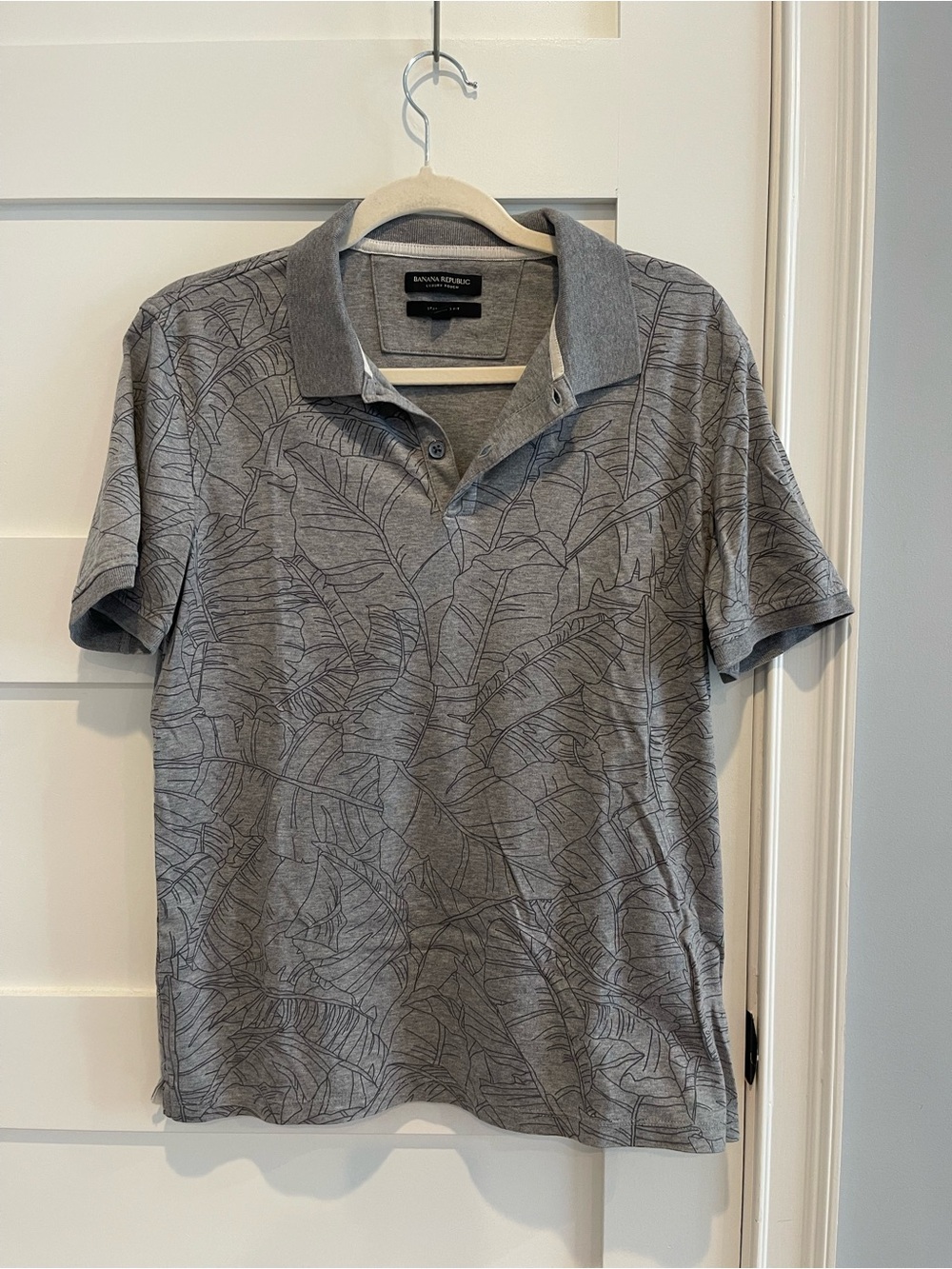 Banana Republic Men’s Gray Leaf-Print Polo Shirt M